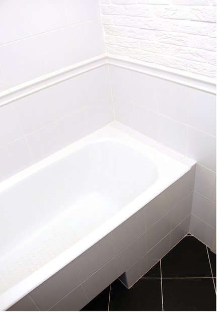 Белый кирпич в ванной